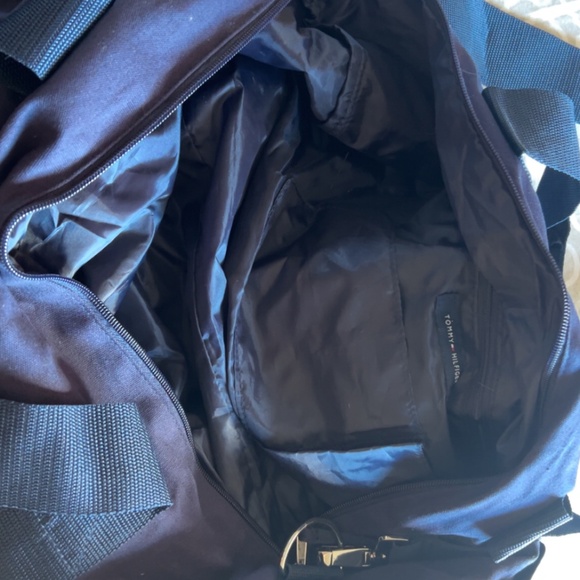 Tommy Hilfiger duffel bag - Picture 3 of 3